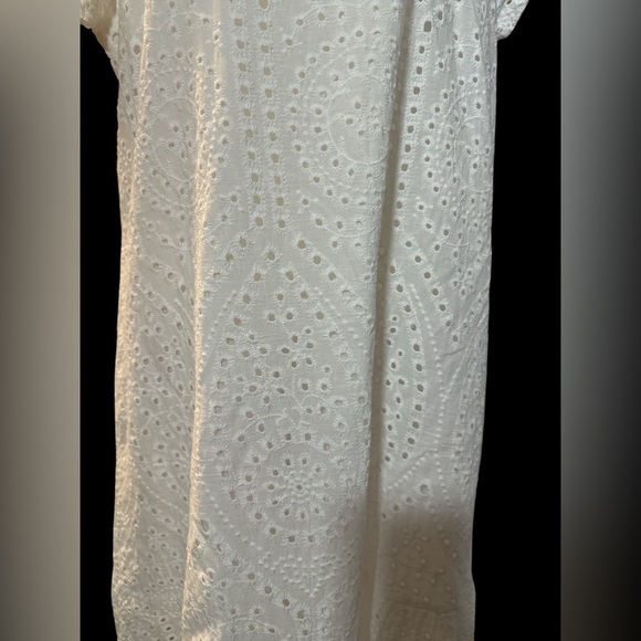 Elegant White Eyelet Midi Dress - Picture 4 of 6
